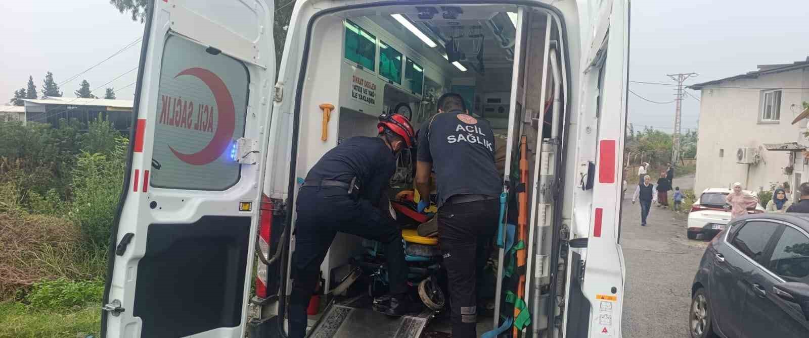 Trenin çarptığı otomobildeki 2 kişi yaralandı