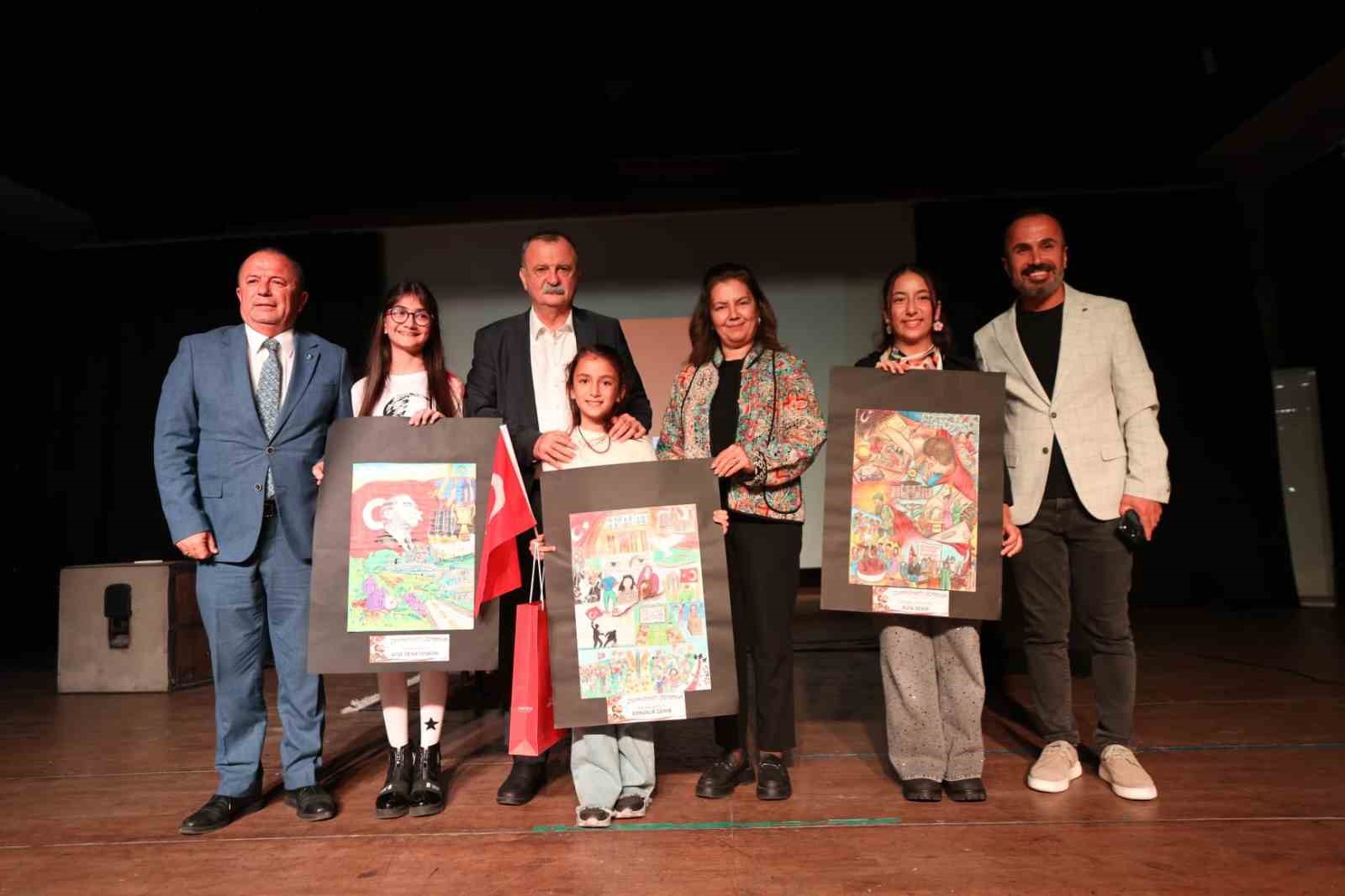 Yunusemre’de cumhuriyet coşkusu müzik ve gösterilerle yaşandı