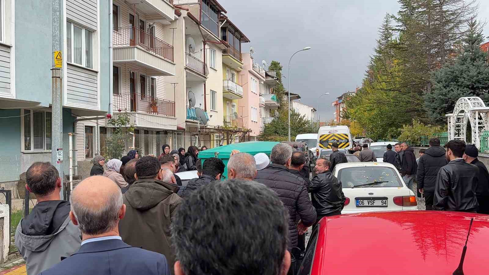 Kütahya’da trenin çarptığı 18 yaşındaki genç toprağa verildi