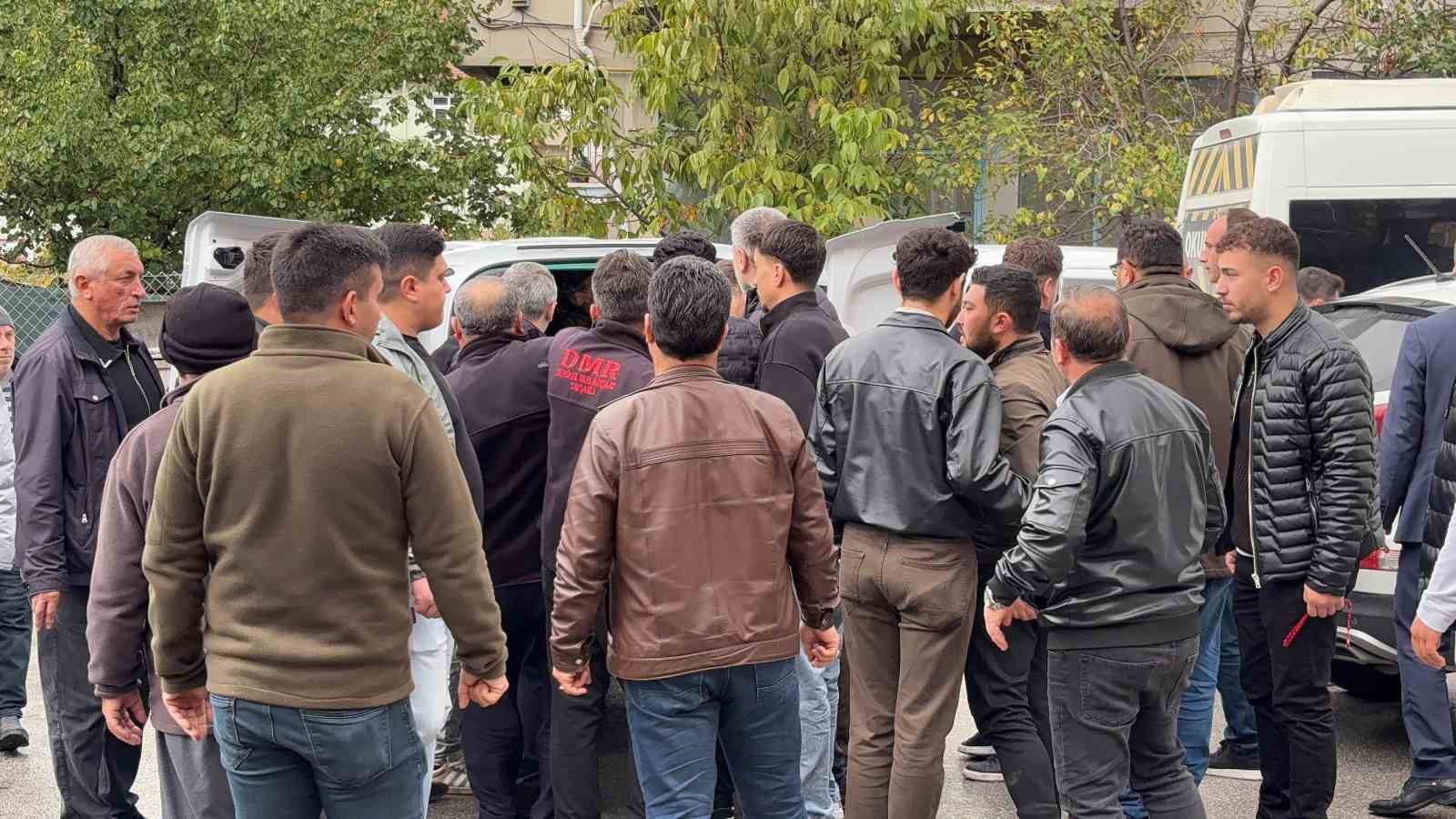 Kütahya’da trenin çarptığı 18 yaşındaki genç toprağa verildi