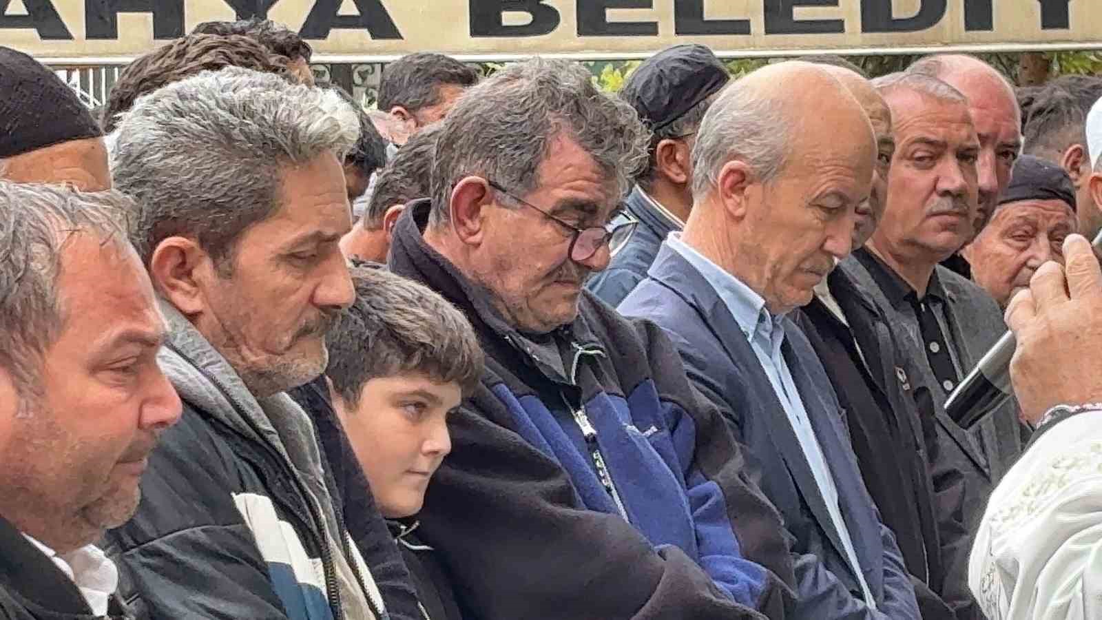 Kütahya’da trenin çarptığı 18 yaşındaki genç toprağa verildi