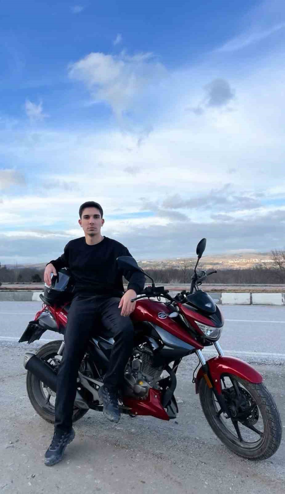 Kütahya’da trenin çarptığı 18 yaşındaki genç toprağa verildi