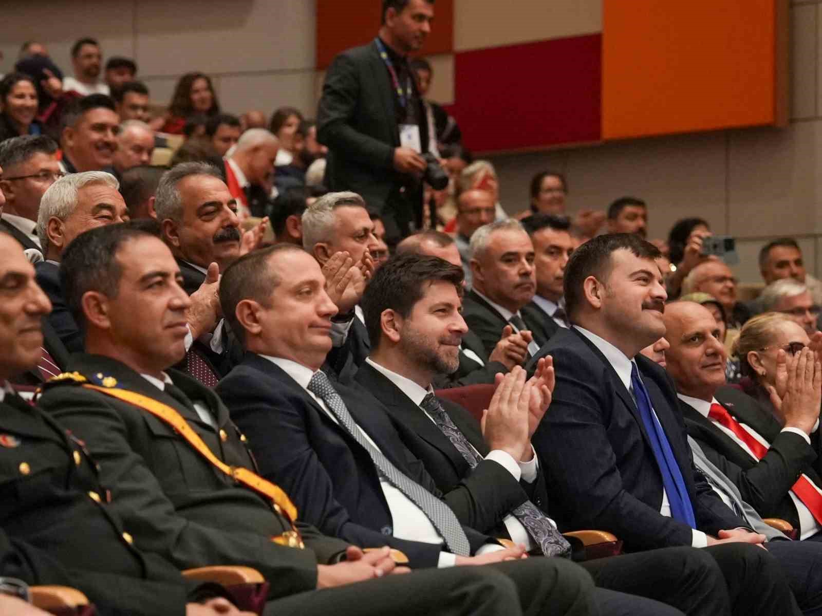 Cumhuriyet Bayramı Tarsus’ta öğrencilerin gösterileriyle kutlandı