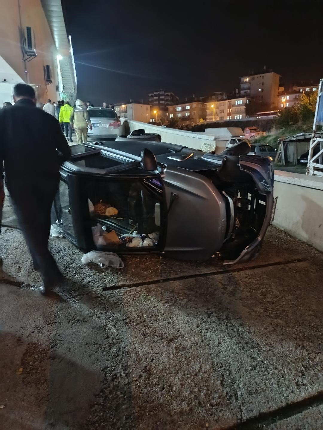 Ankara’da mini araç devrildi: 1 yaralı