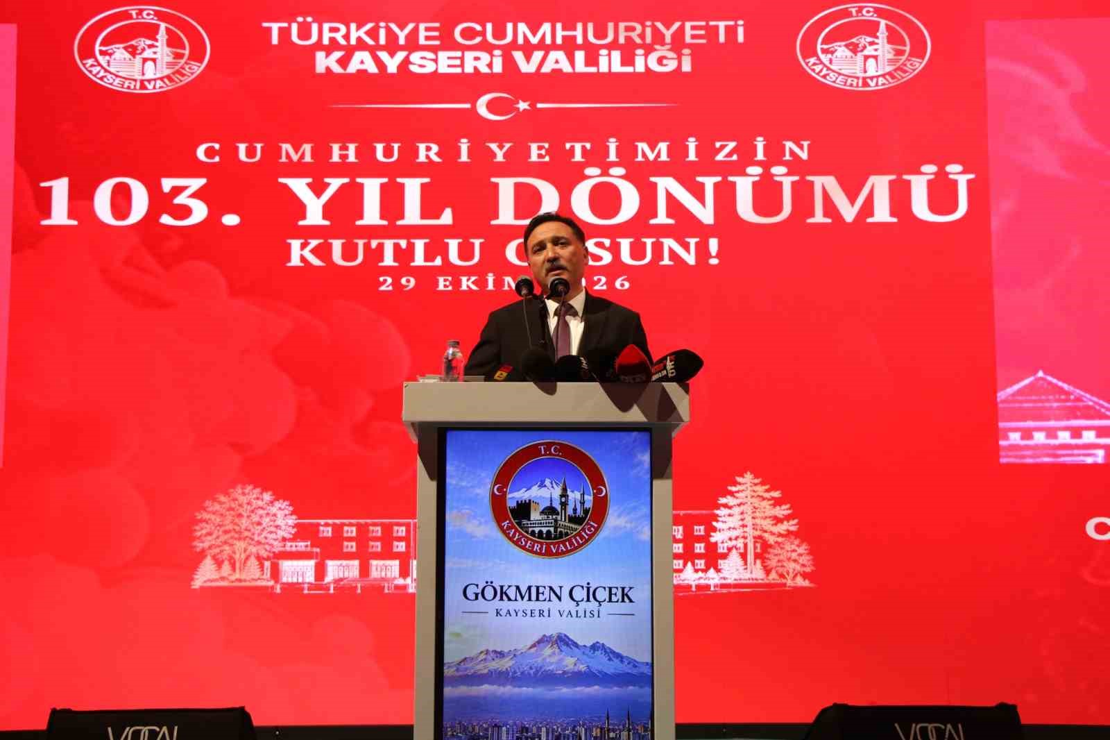Vali Gökmen Çiçek: "Tarihi mücadelelerle, zaferlerle şekillenmiş köklü bir milletin evlatlarıyız"
