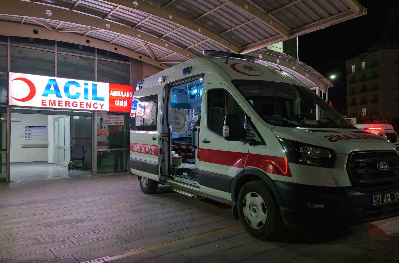 Yemek sofrasında evlat dehşeti: Babasını bıçakla öldürdü
