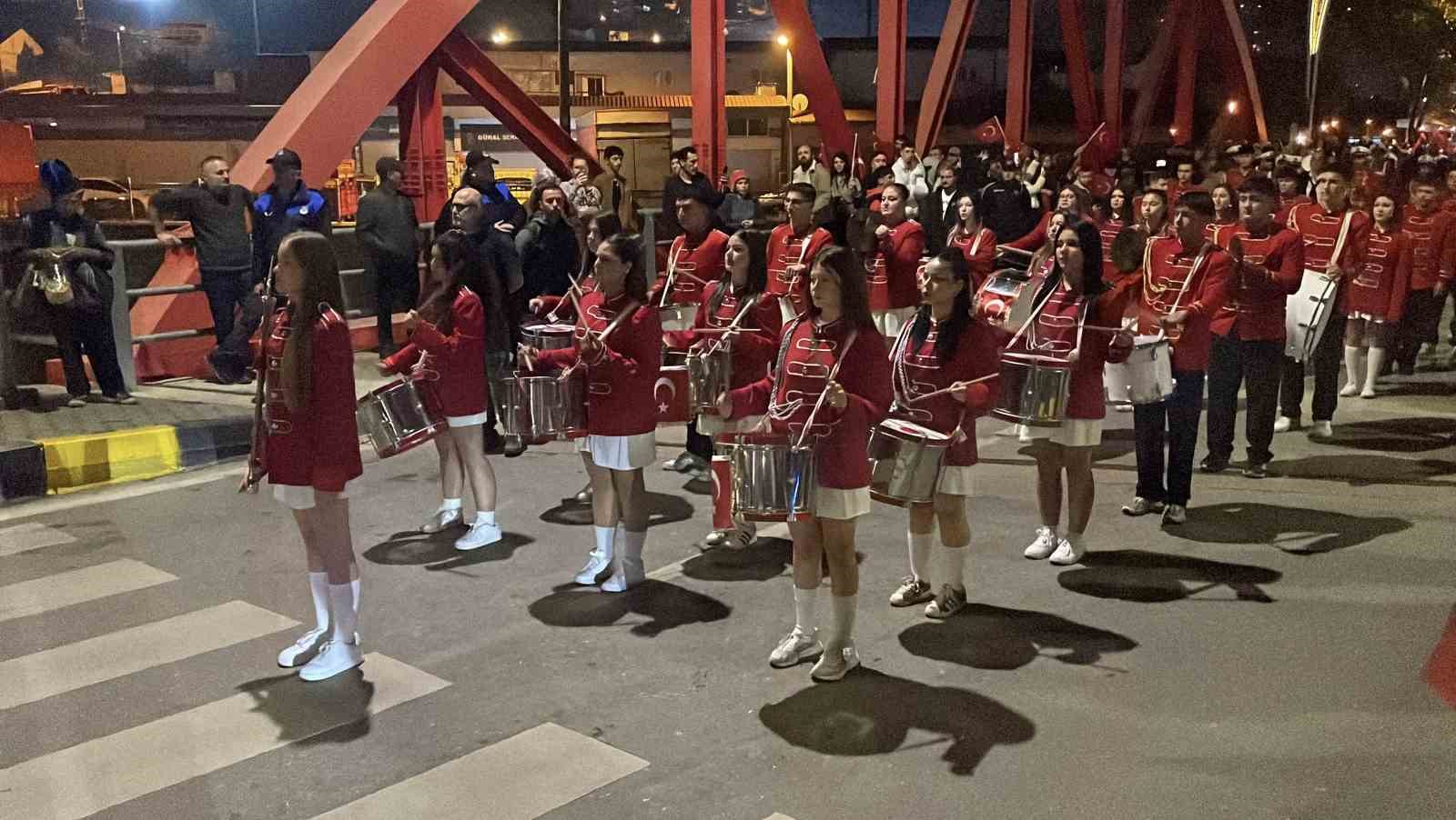 Zonguldak’ta Cumhuriyet Bayramı’nda fener alayı coşkusu