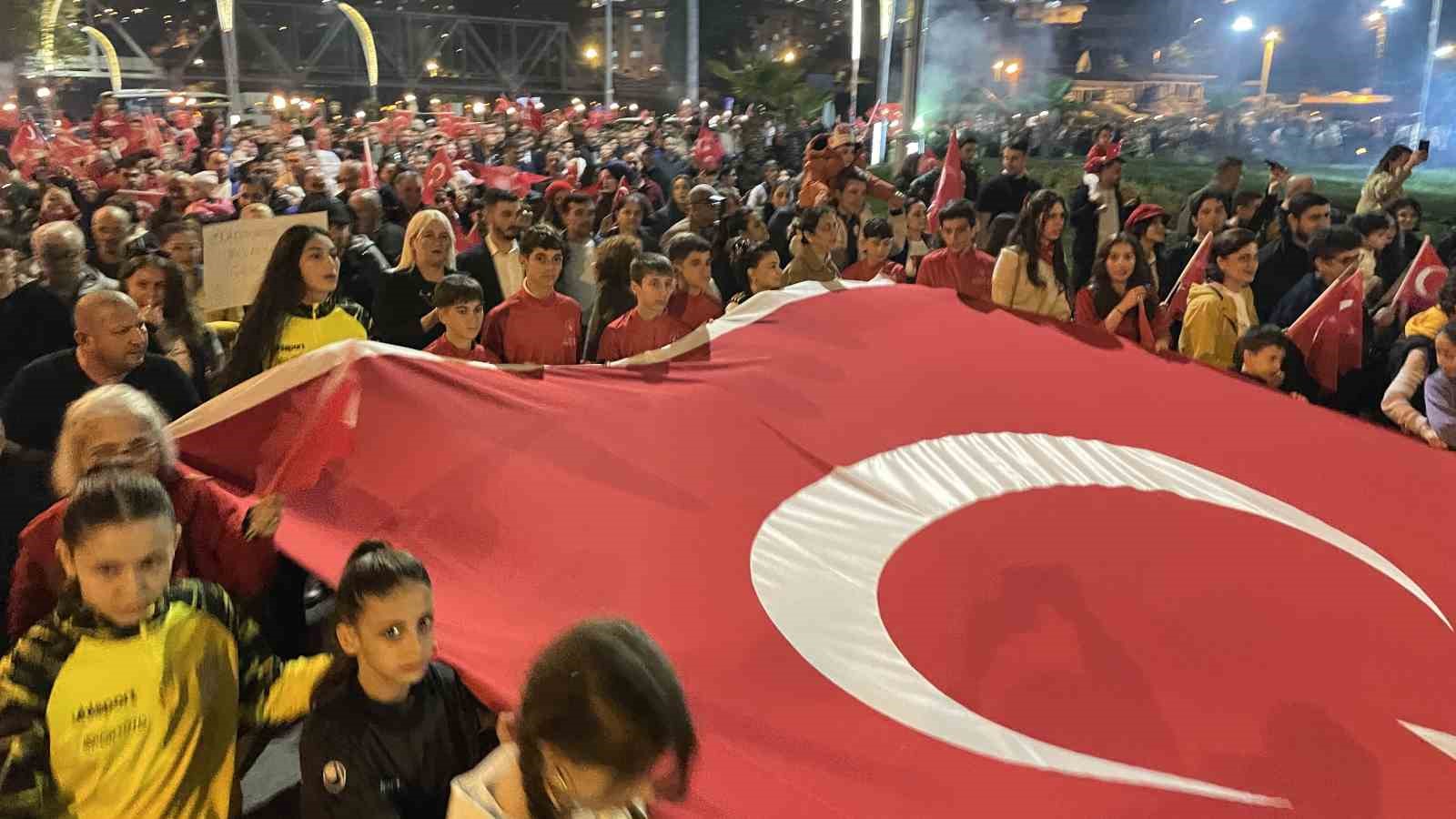 Zonguldak’ta Cumhuriyet Bayramı’nda fener alayı coşkusu