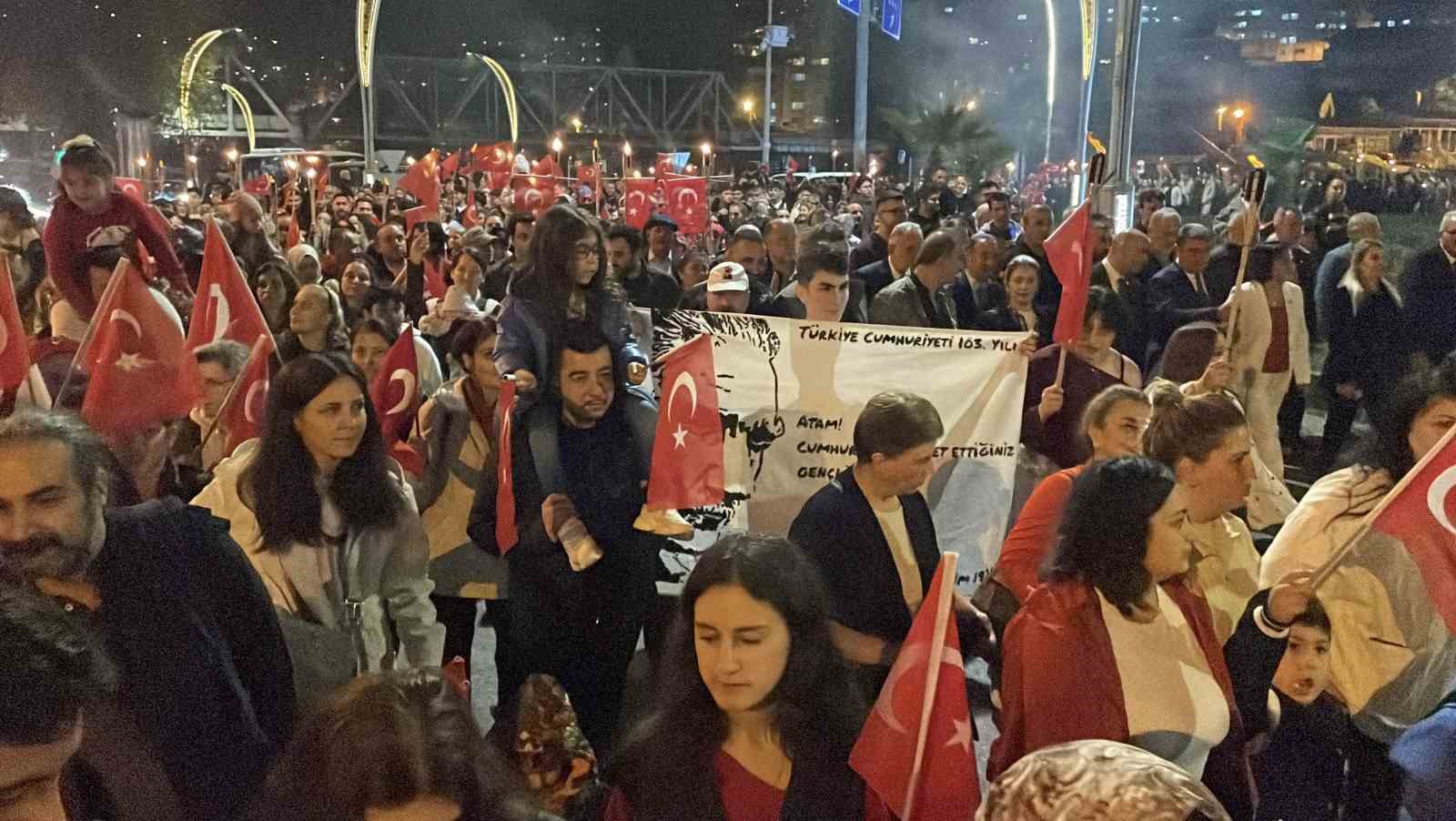 Zonguldak’ta Cumhuriyet Bayramı’nda fener alayı coşkusu