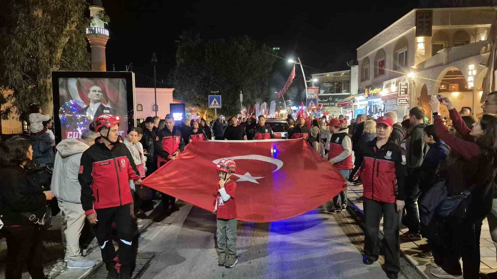 Bodrum’da binlerce kişi bayramı kutladı