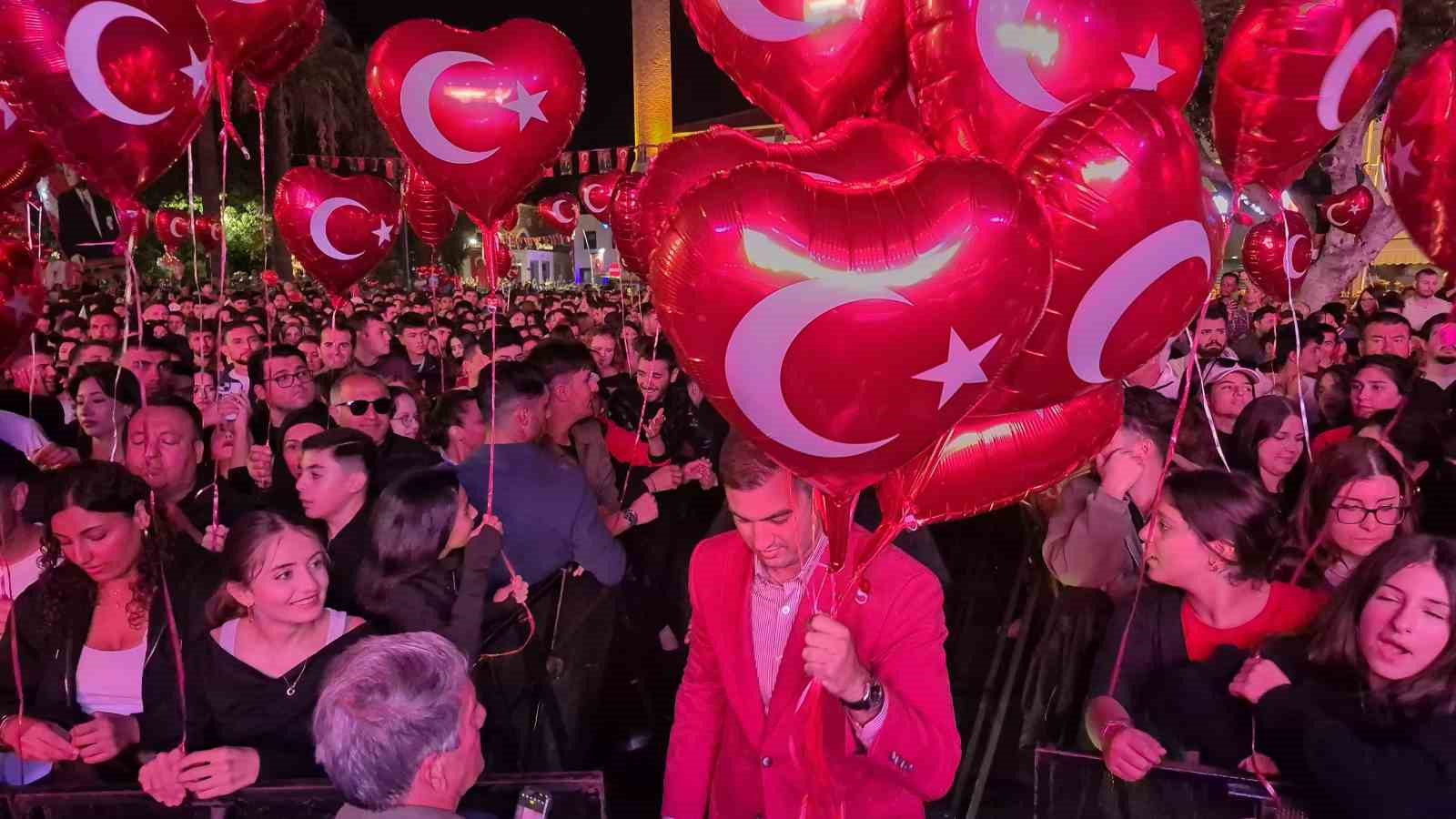 Bodrum’da binlerce kişi bayramı kutladı