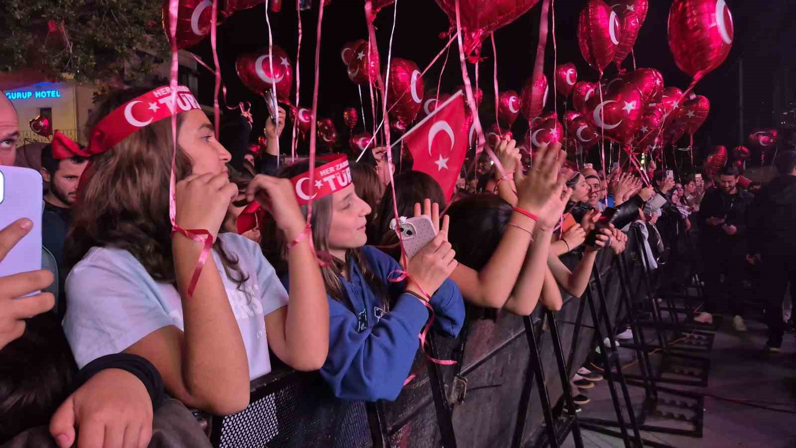 Bodrum’da binlerce kişi bayramı kutladı