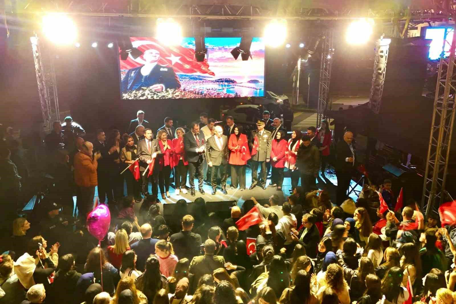 Giresun’da on binler Cumhuriyet için yürüdü