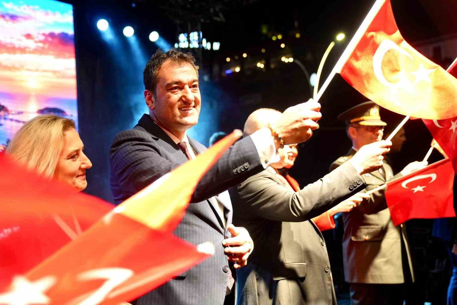 Giresun’da on binler Cumhuriyet için yürüdü