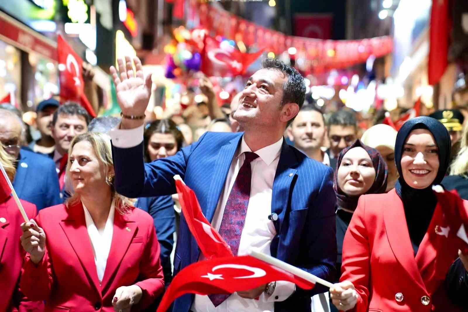 Giresun’da on binler Cumhuriyet için yürüdü