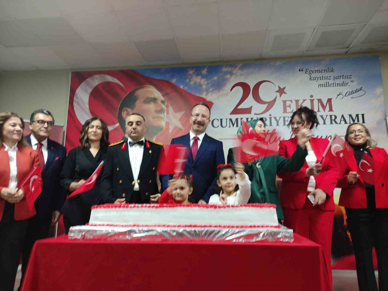 Ardahan’da Cumhuriyet Bayramı’nın 103. yılı dolayısıyla resepsiyon düzenlendi