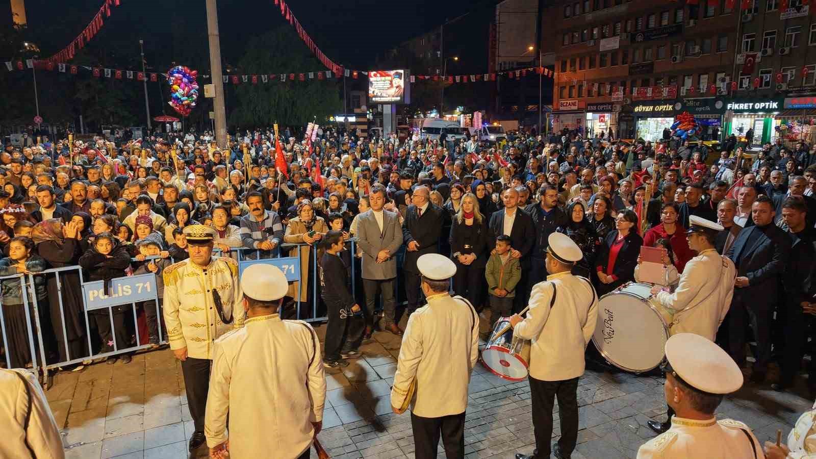 Kırıkkale’de Cumhuriyet’in 103. yılı fener alayı ve konserle kutlandı