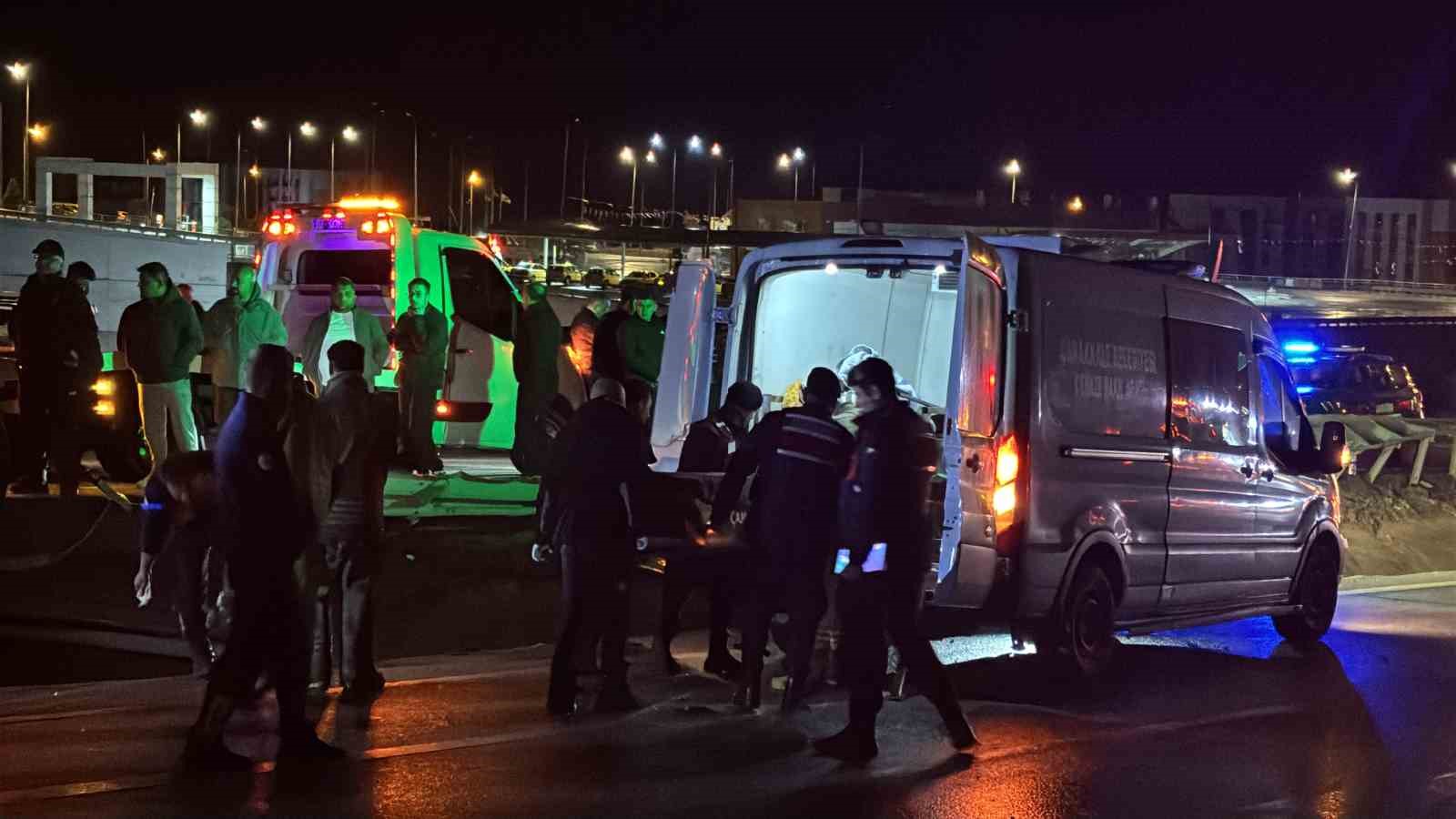 Çanakkale’de otomobil paramparça oldu: 2 kişi hayatını kaybetti