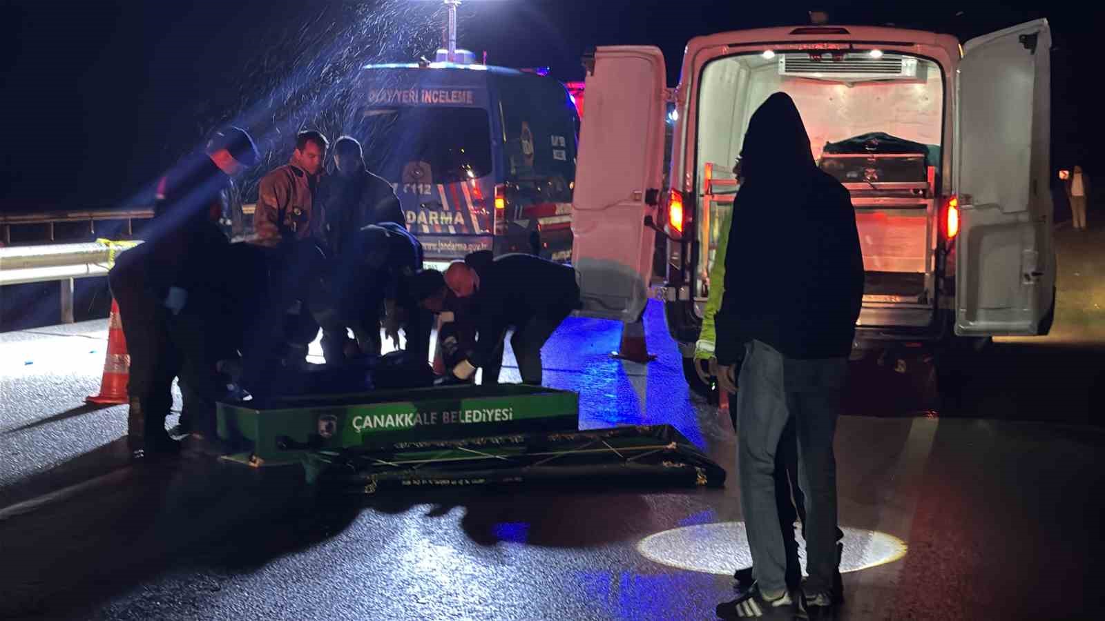 Çanakkale’de otomobil paramparça oldu: 2 kişi hayatını kaybetti