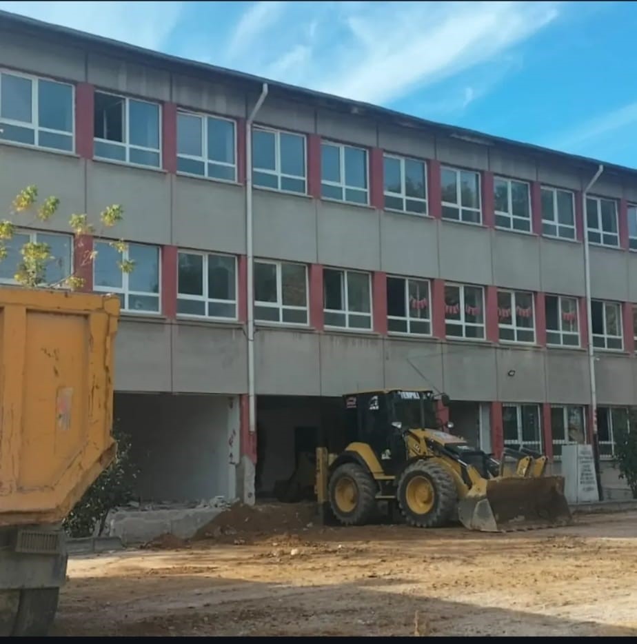 Çivril’de 44 yıllık okulda güçlendirme çalışmaları başladı