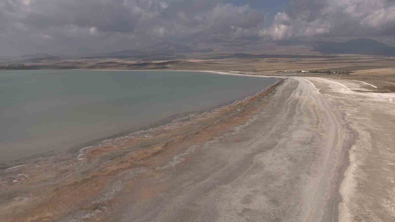 Adilcevaz’ın kuş cenneti Arin Gölü’nde kuraklık alarmı