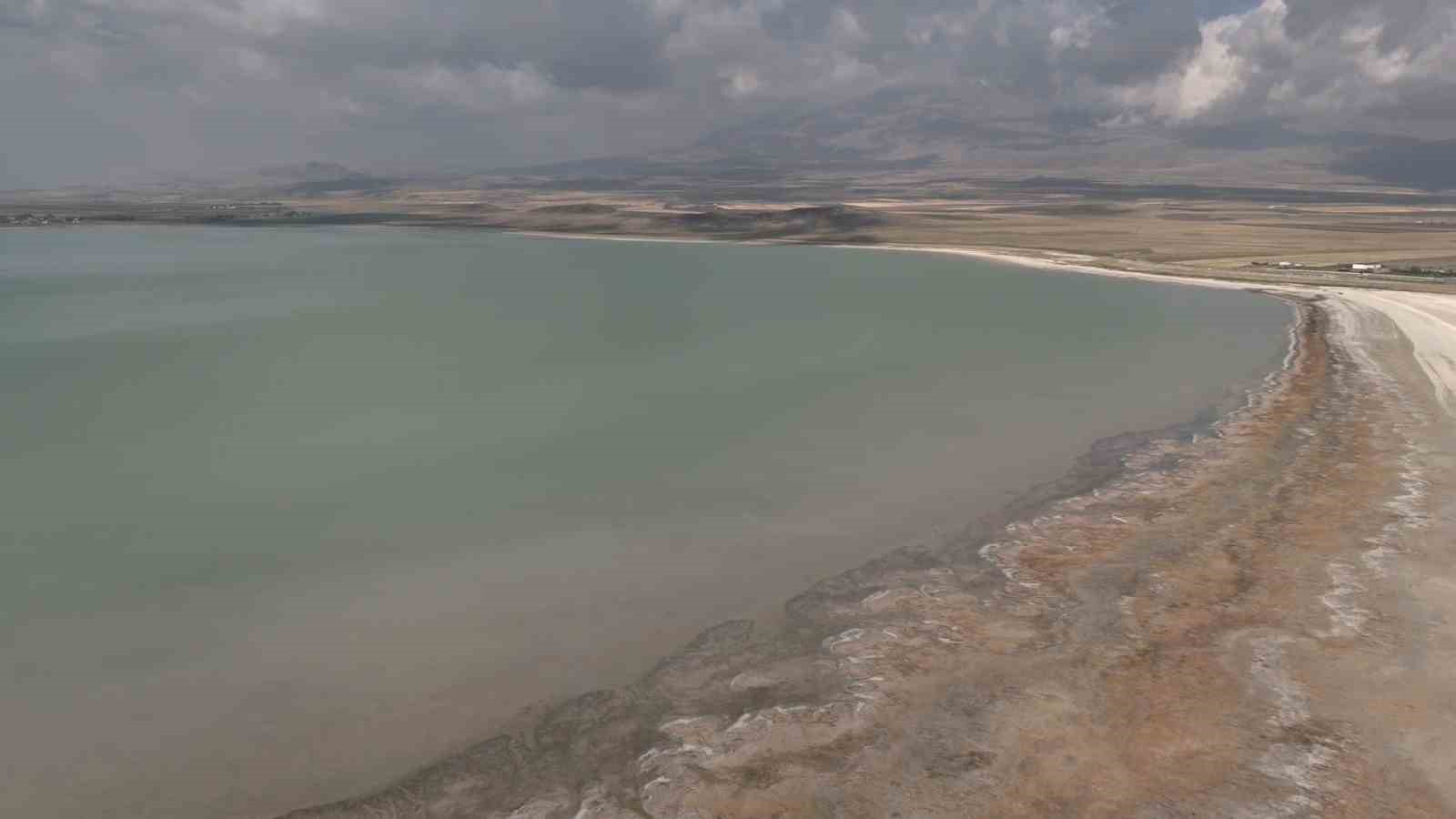 Adilcevaz’ın kuş cenneti Arin Gölü’nde kuraklık alarmı