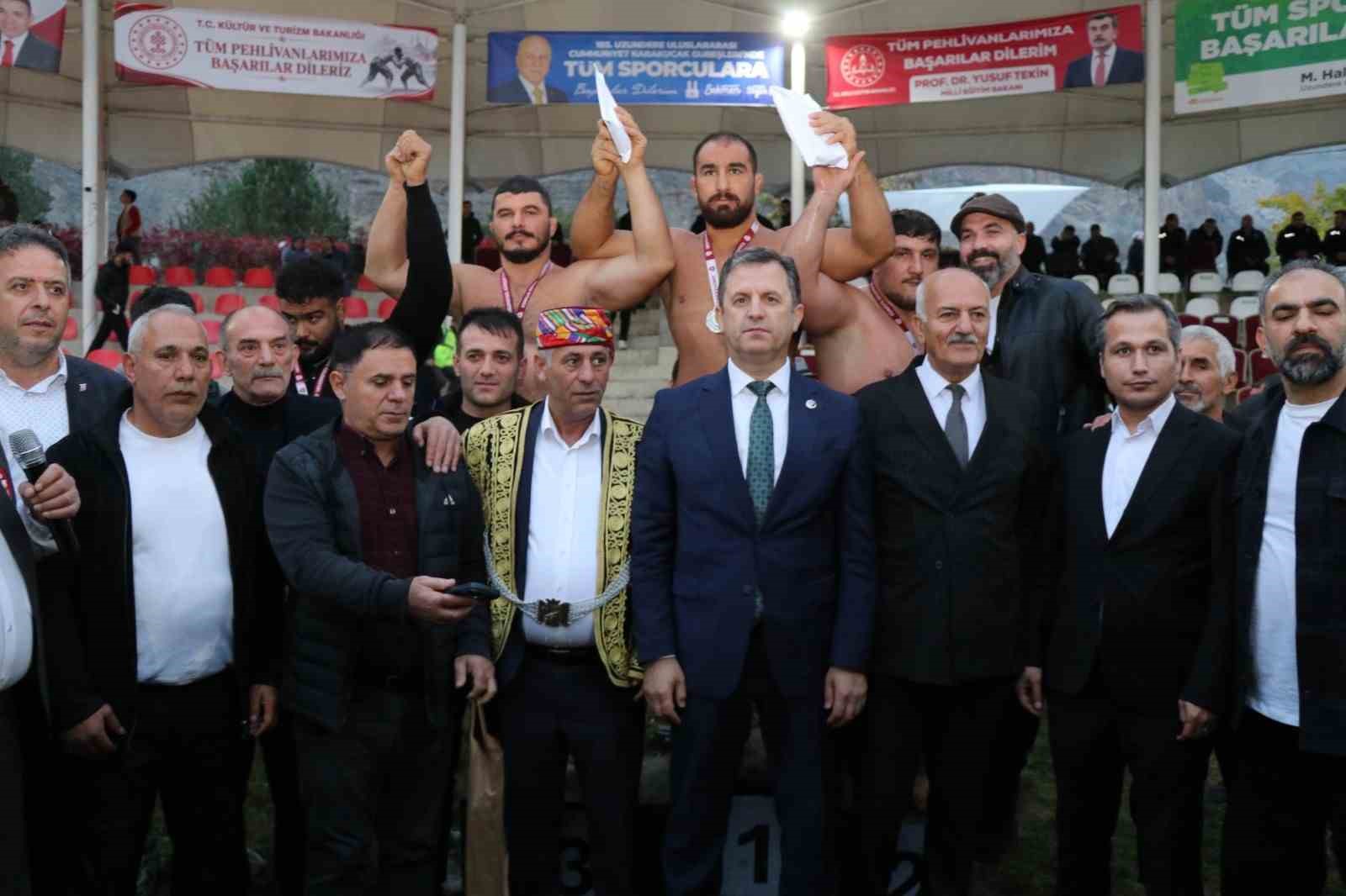 Cumhuriyet ile yaşıt karakucak güreşlerine yoğun ilgi