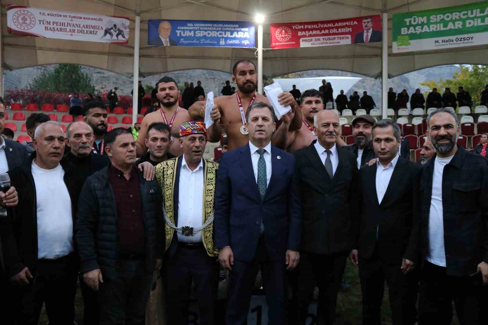 Cumhuriyet ile yaşıt karakucak güreşlerine yoğun ilgi