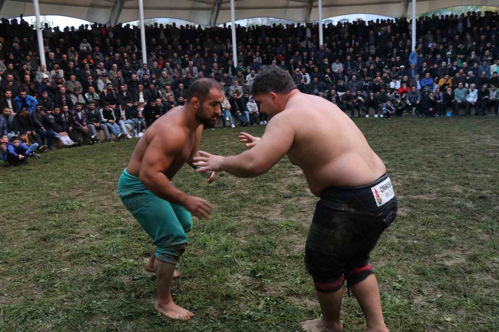 Cumhuriyet ile yaşıt karakucak güreşlerine yoğun ilgi