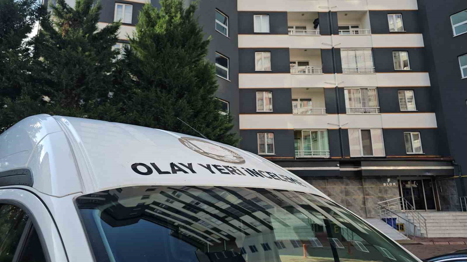 Kavga eden çift birbirini bıçakladı