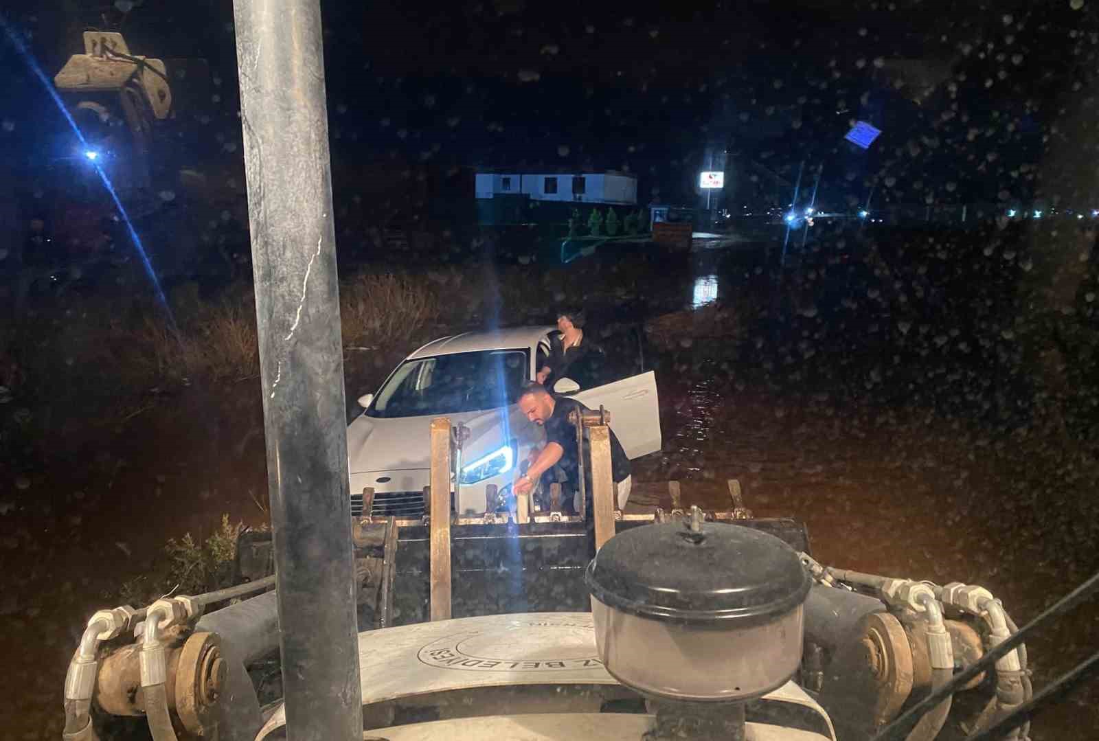 Akdeniz’de sağanak yağışın izleri siliniyor
