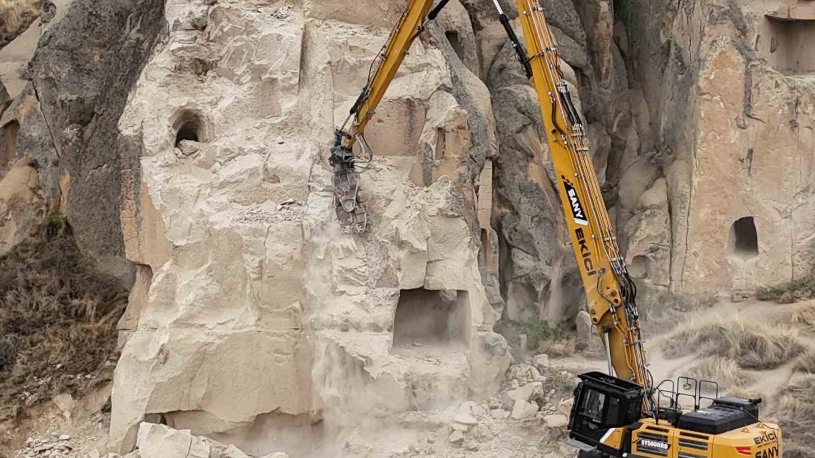 Göreme’de bir kısmı çöken peribacasının çevresinde temizlik çalışmaları başladı