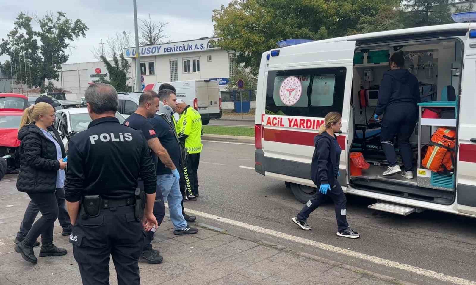 Samsun’da otomobiller kafa kafaya çarpıştı: 1’i ağır 2 yaralı
