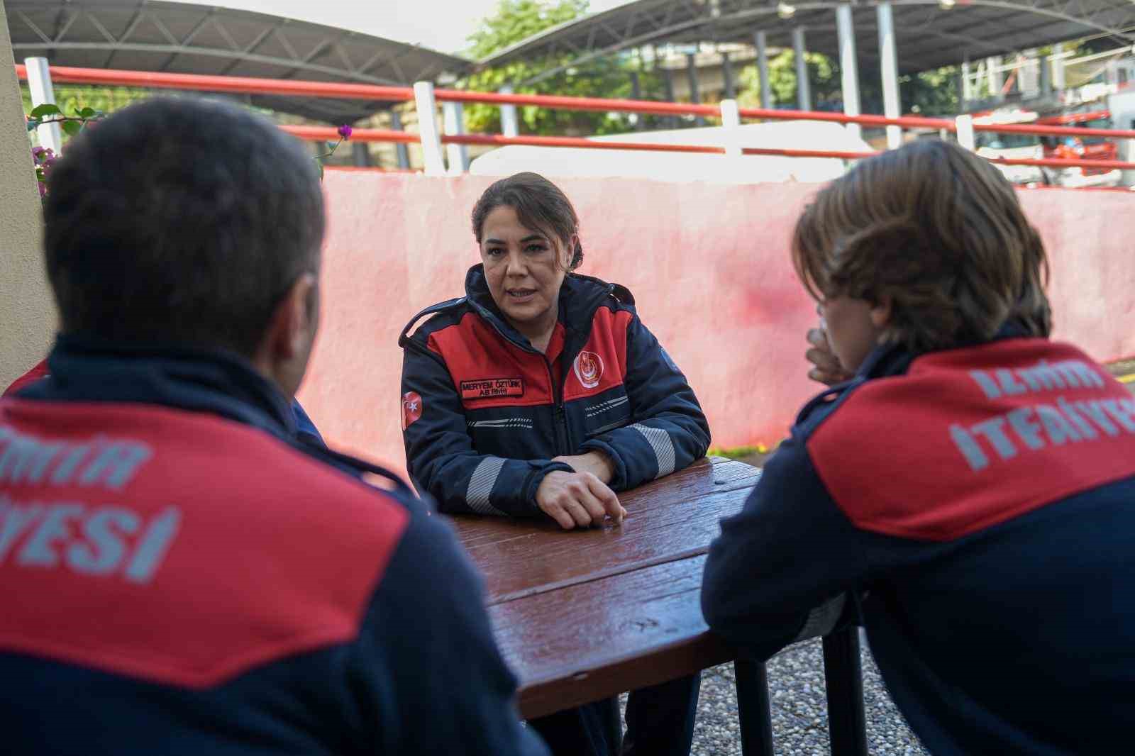 Oğlunu İzmir depreminde kaybetti, şimdi enkazda can kurtarıyor