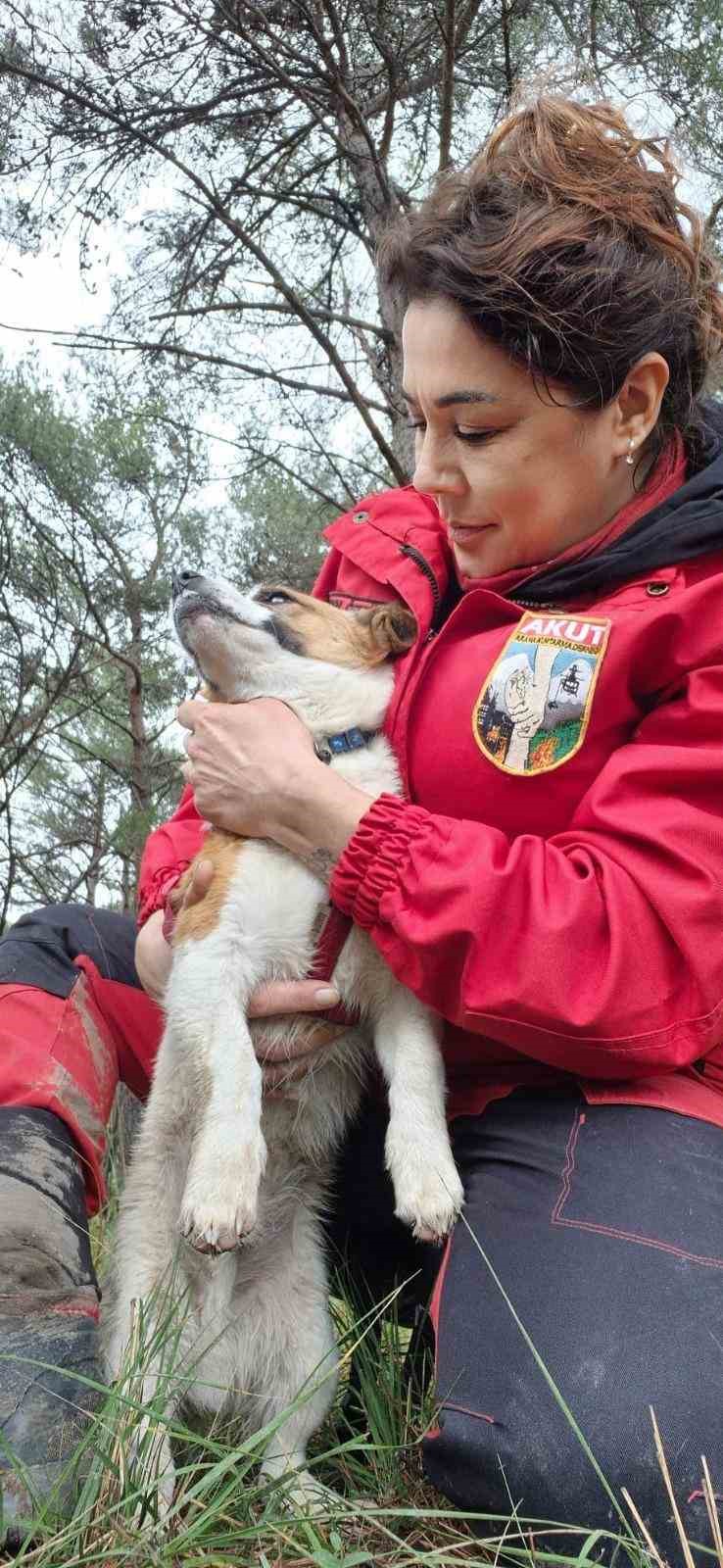 Oğlunu İzmir depreminde kaybetti, şimdi enkazda can kurtarıyor