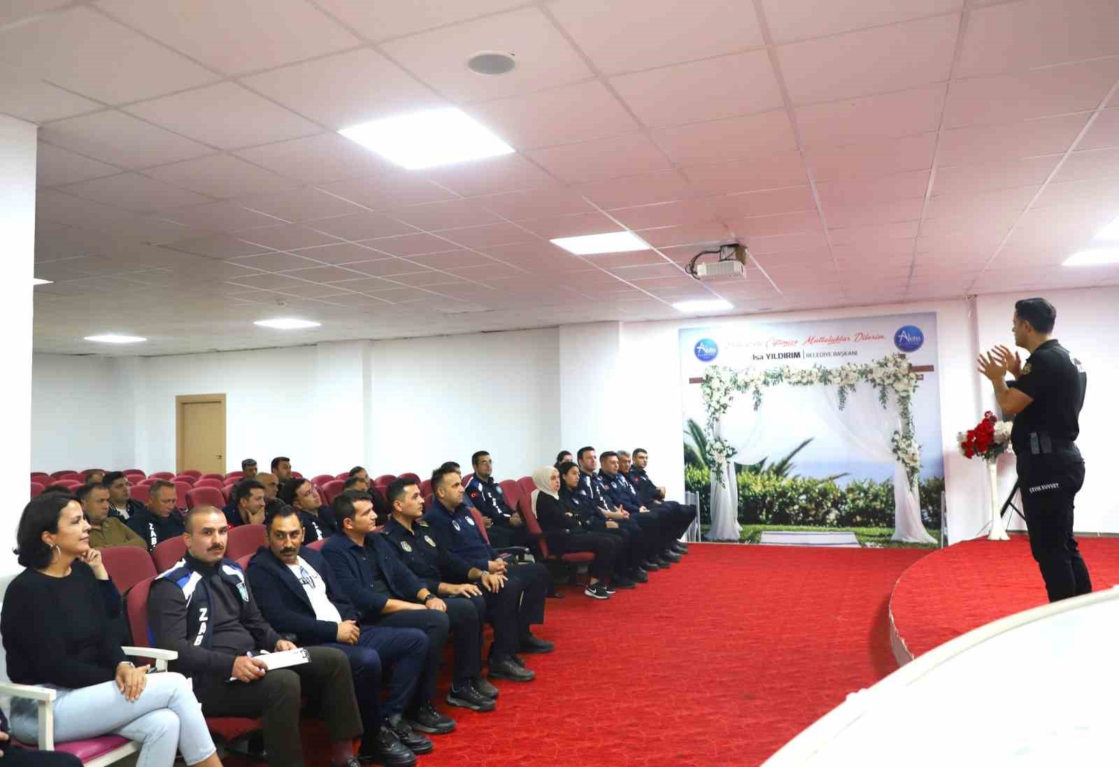 Aksu Belediyesi zabıta personeline biber gazı kullanımı eğitimi