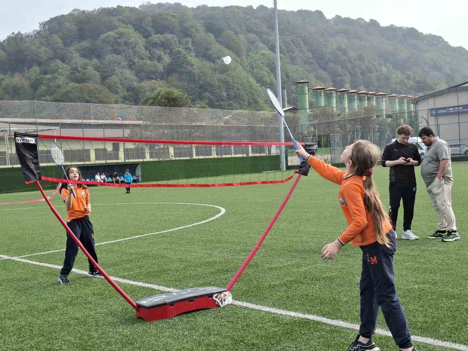 İyidere’de minik kalpler Gençlik Şöleni’nde buluştu