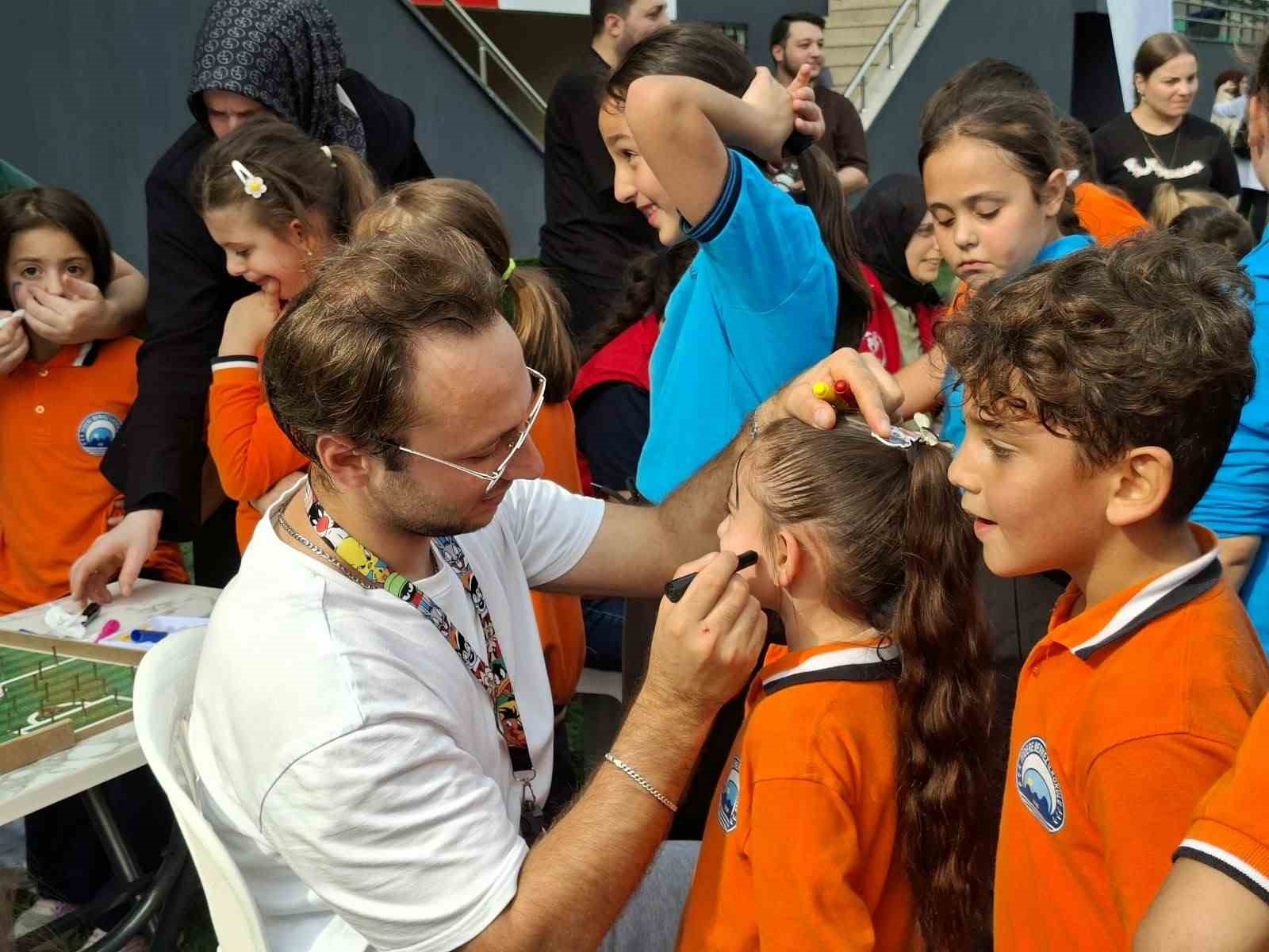 İyidere’de minik kalpler Gençlik Şöleni’nde buluştu