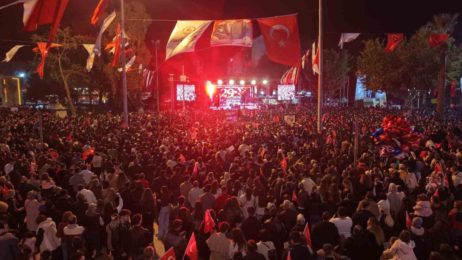 Binlerce Denizlili Cumhuriyet için yürüdü