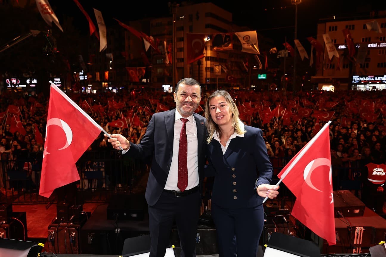 Binlerce Denizlili Cumhuriyet için yürüdü