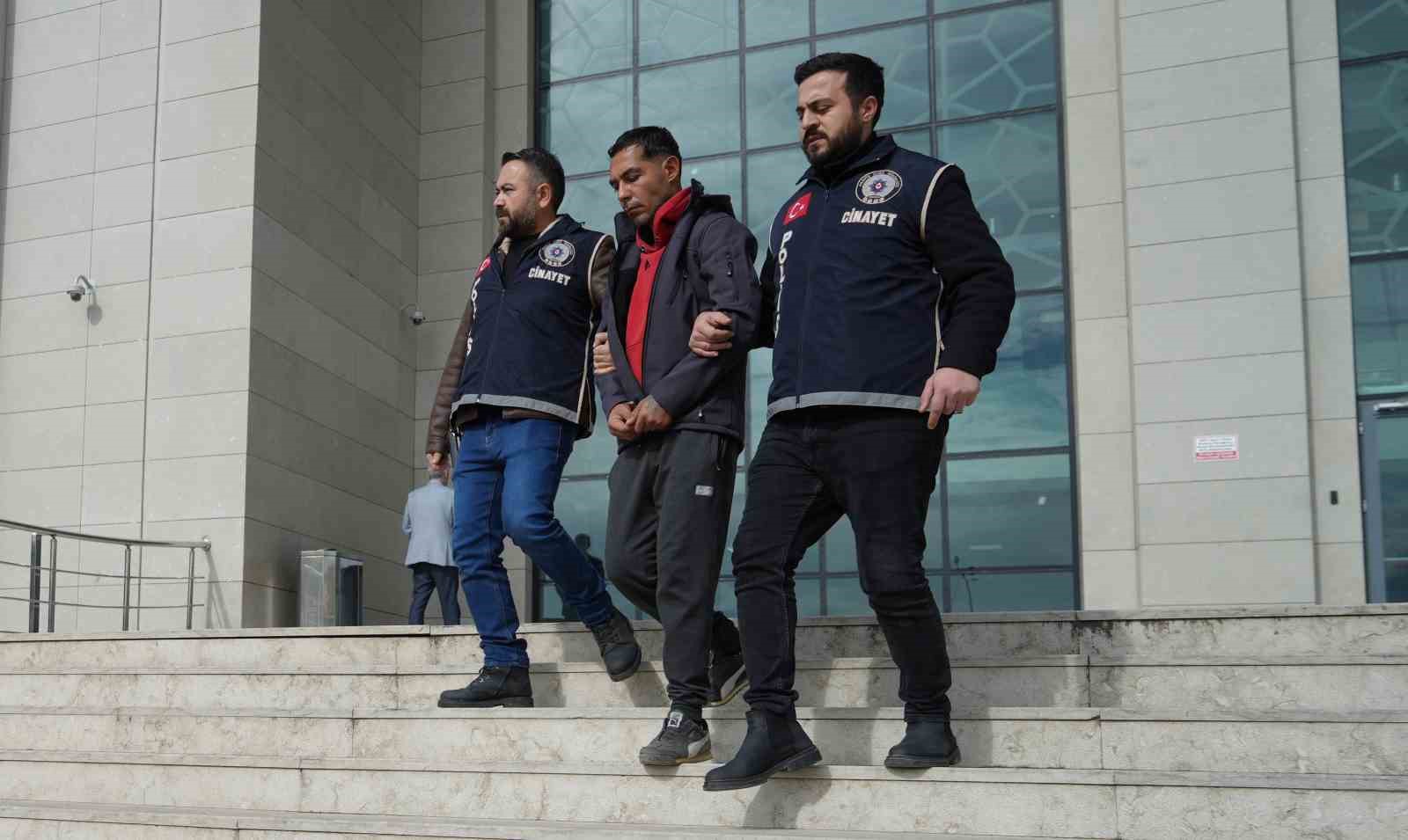 Babasını ekmek bıçağıyla öldüren cinayet zanlısı tutuklandı