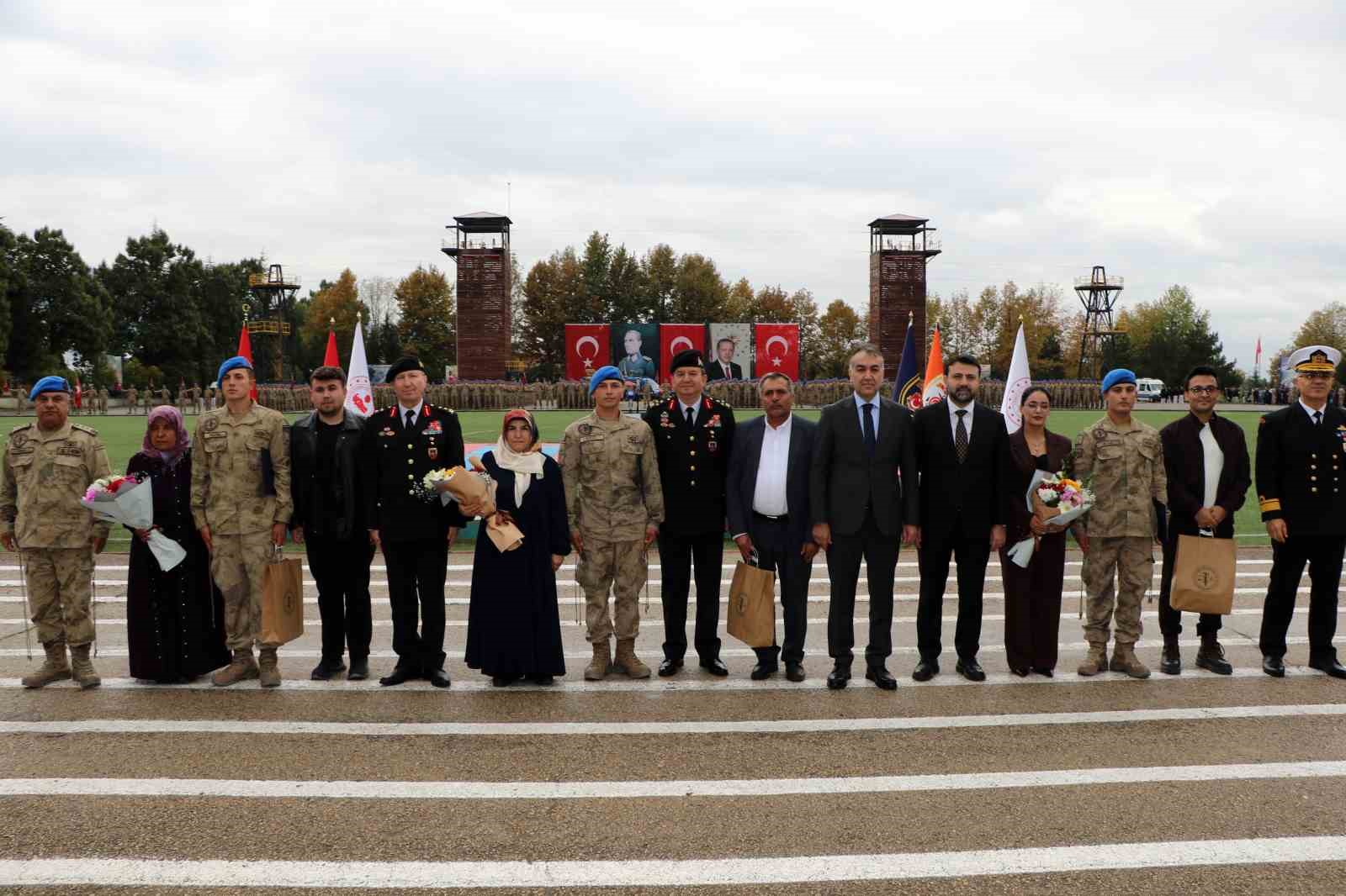 Komandoların gösterisi mest etti
