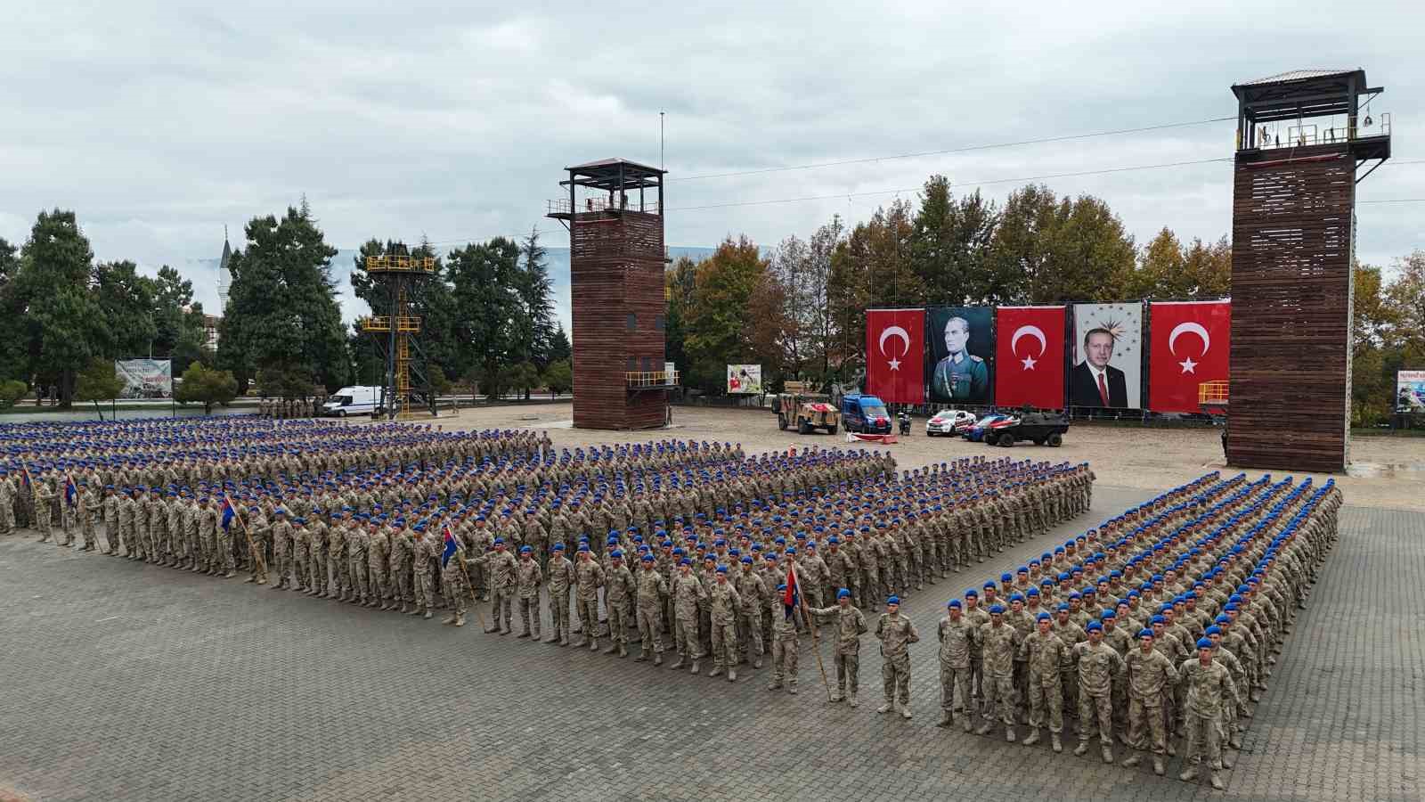 Komandoların gösterisi mest etti