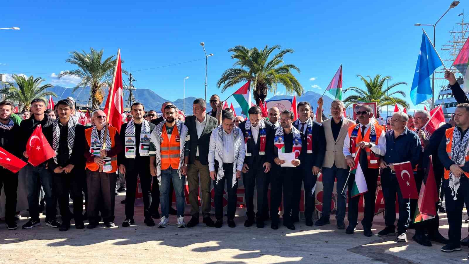 Alanya’da binlerce kişi ’Gazze’ için yürüdü