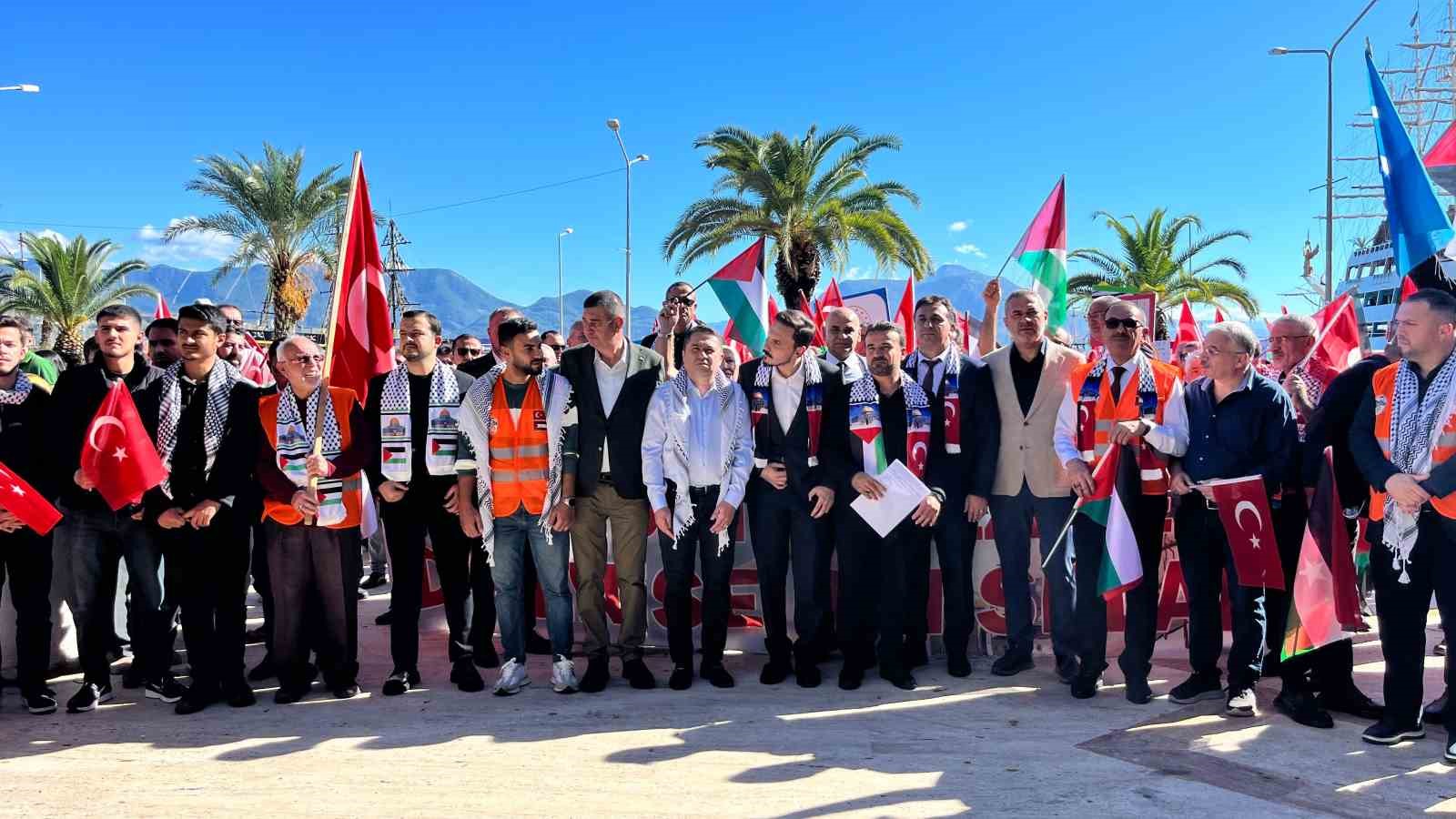 Alanya’da binlerce kişi ’Gazze’ için yürüdü