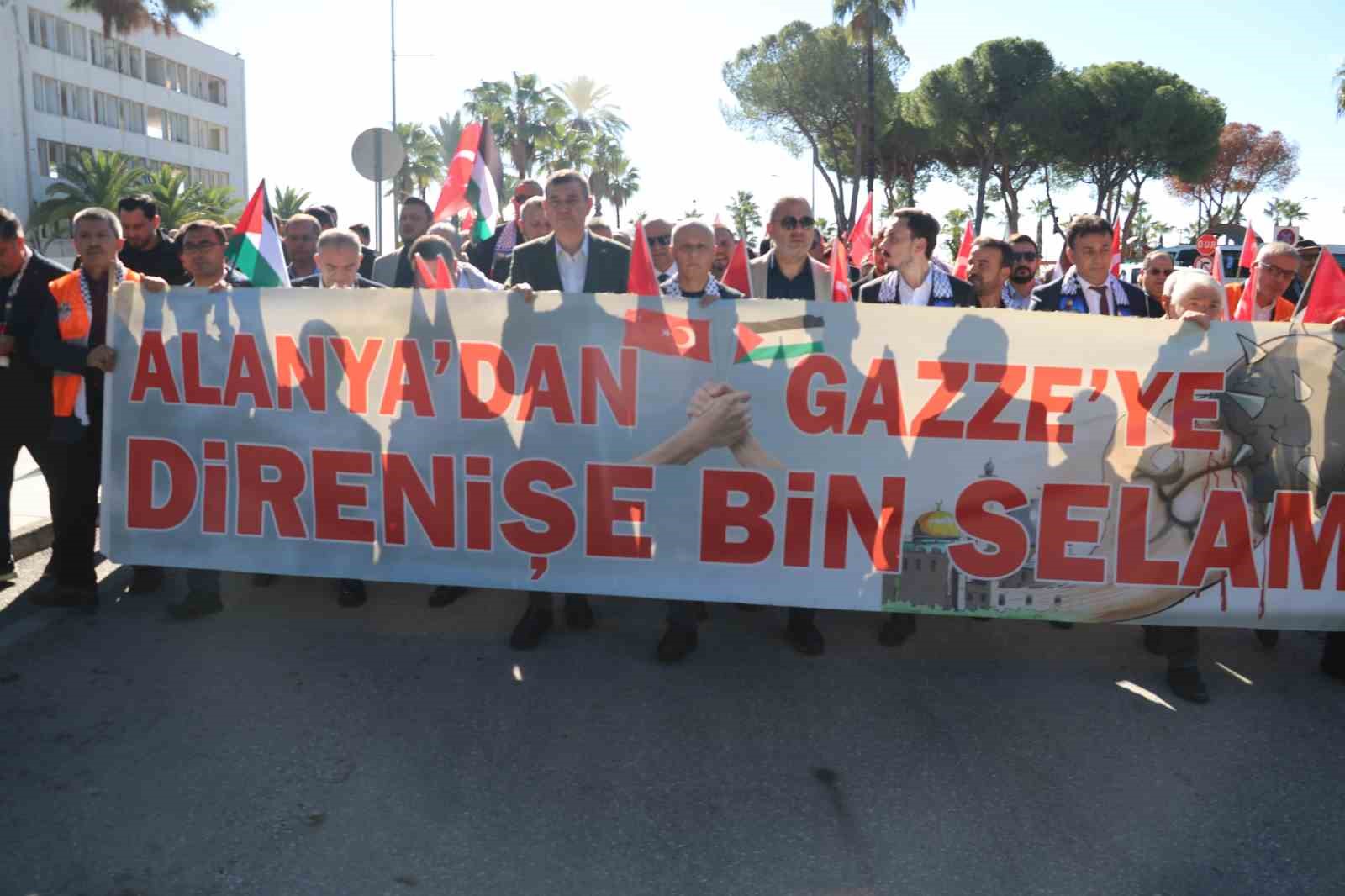 Alanya’da binlerce kişi ’Gazze’ için yürüdü