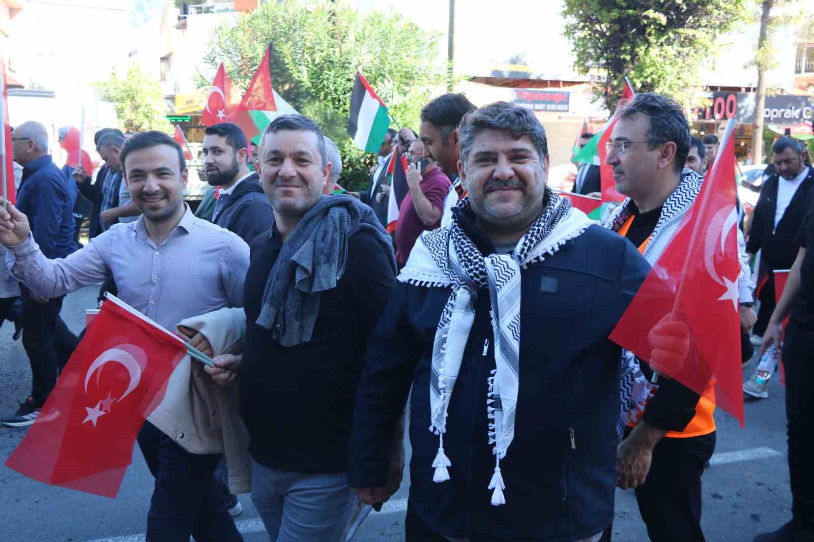 Alanya’da binlerce kişi ’Gazze’ için yürüdü
