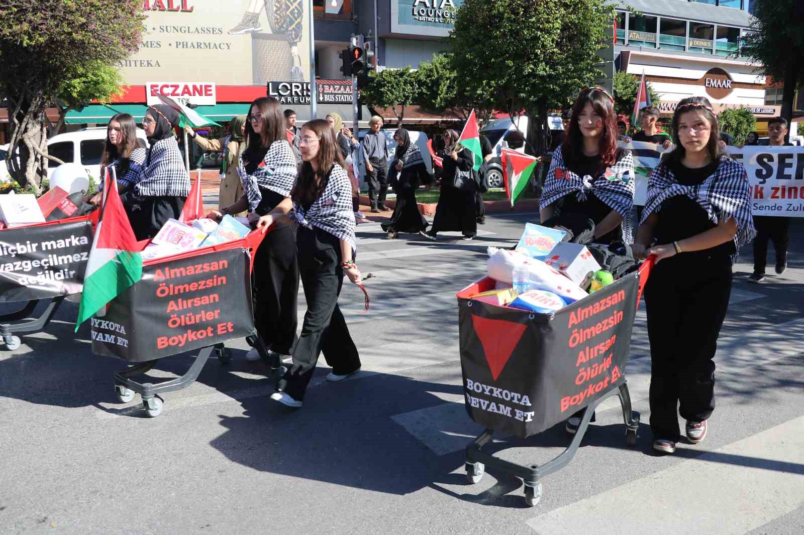 Alanya’da binlerce kişi ’Gazze’ için yürüdü