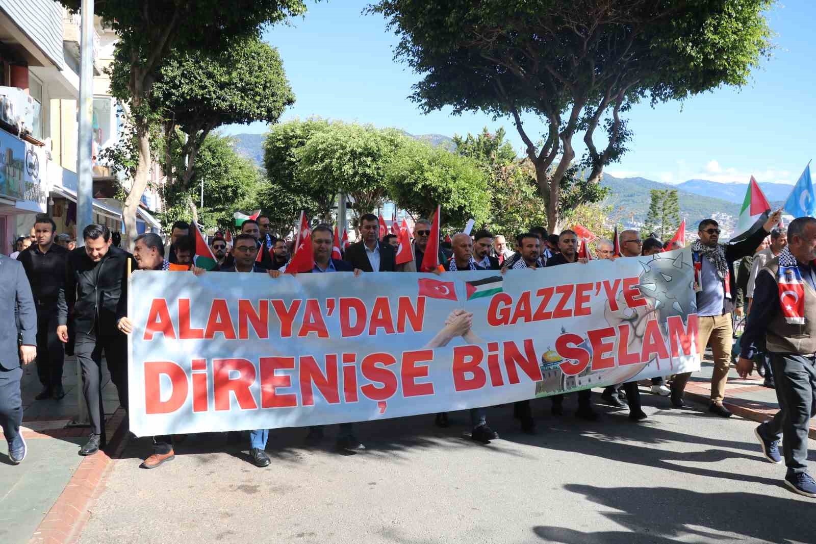 Alanya’da binlerce kişi ’Gazze’ için yürüdü