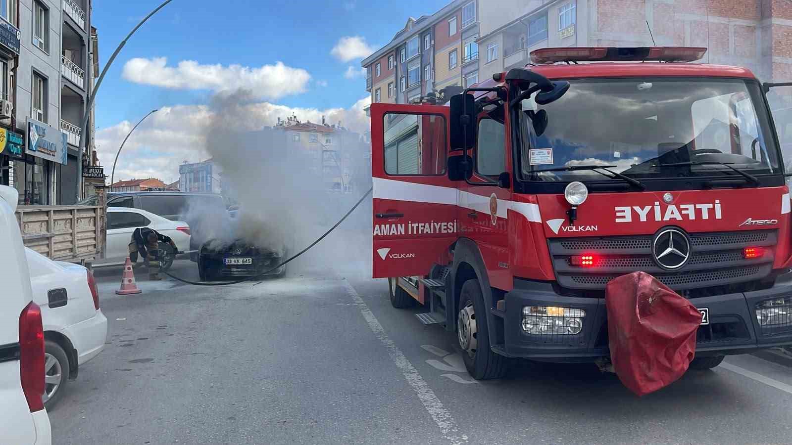 Karaman’da seyir halindeki otomobil alev aldı